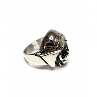 Bague acier tête de mort avec casque BA129